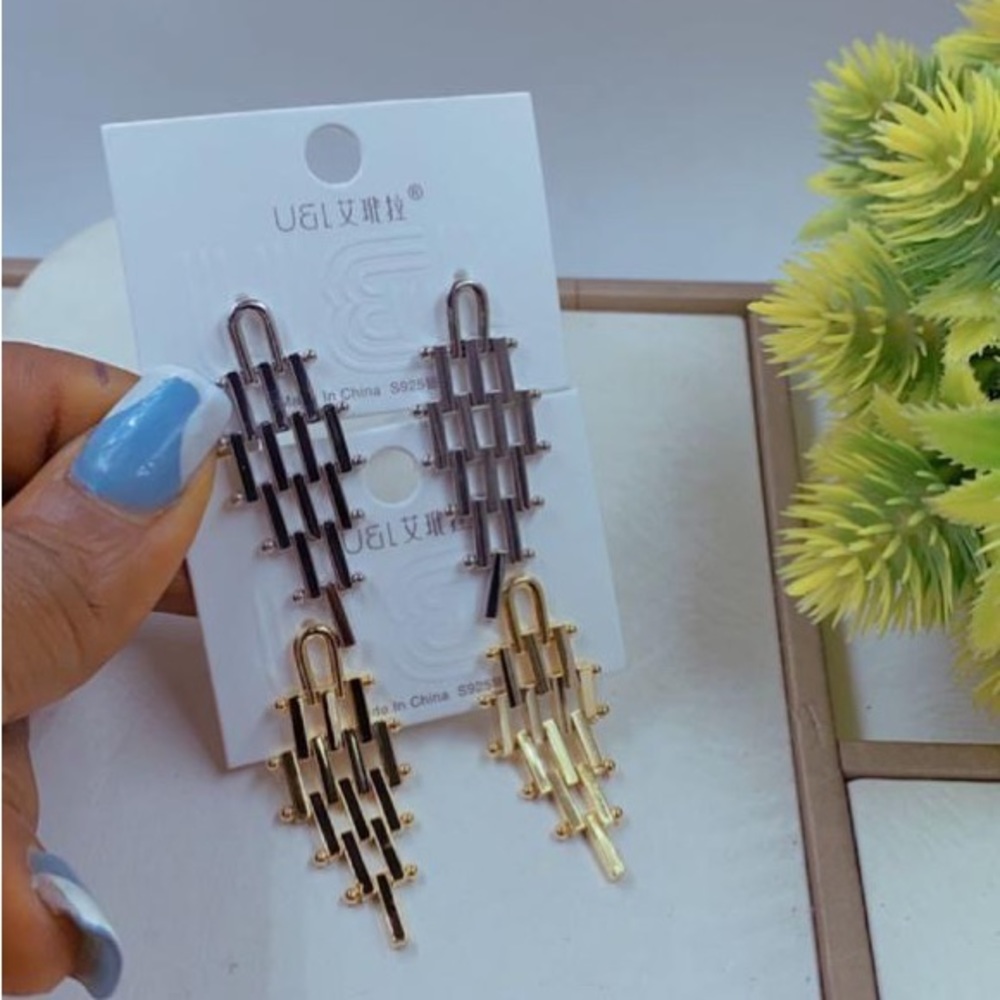 18k plated, skin friendly, long lasting and very light weight